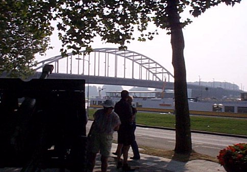 Arnhem-Le fameux Pont trop loin (WW2).jpg - 47.31 K
