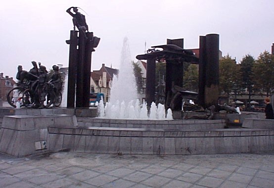 Brugge-Fontaine sur la place T Zand-2.jpg - 44.14 K