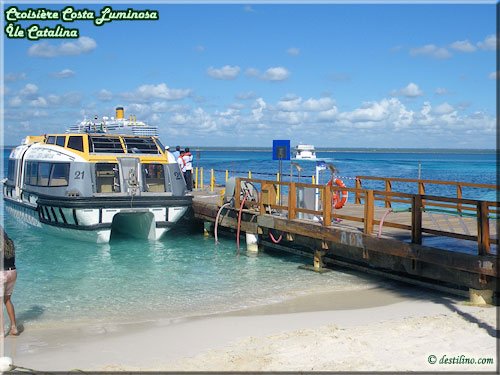 Quai et bateau de transfert