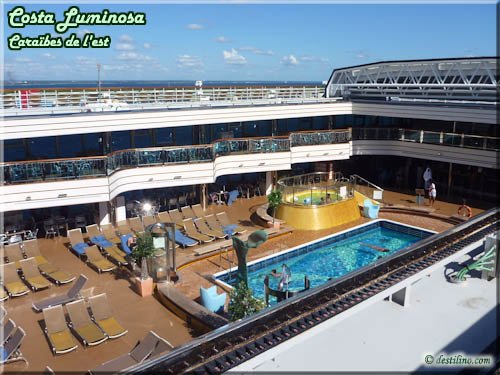 Deck des piscines et Jacuzzi