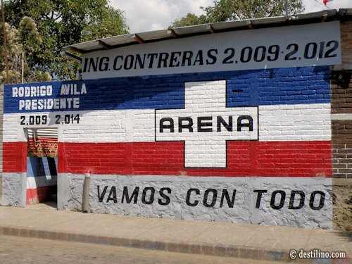 Mirador Grano de Oro. Nous étions durant la période électorale, affiche du parti de droite 