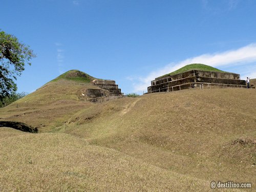 Parque San Andres Il n'y a que le dessus de la pyramide qui est dégagée  10