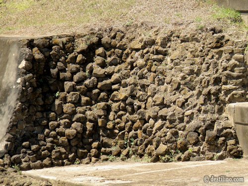 Parque San Andres Voici à quoi ressemble une pyramide Maya avant restauration  