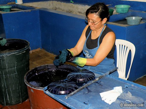 Musée archéologique Casa Blanca Fabrique de vêtement colorés à l'indigo  