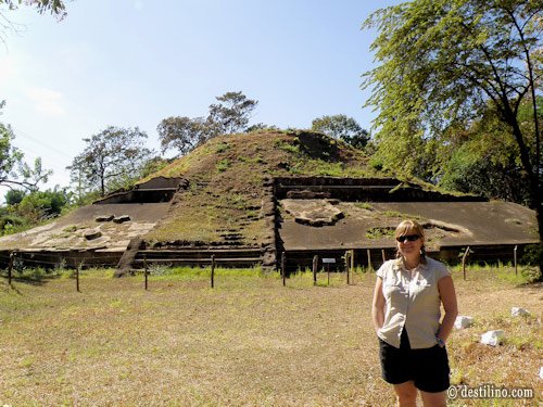 Musée archéologique Casa Blanca Pyramide Pipilles  