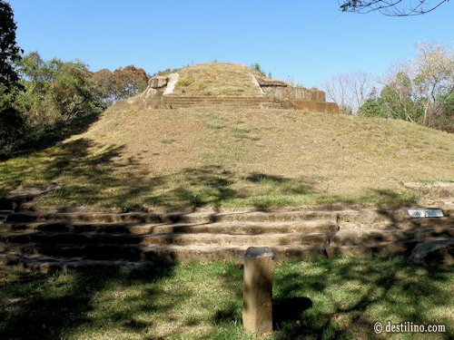 Musée archéologique Casa Blanca Pyramide Pipilles  