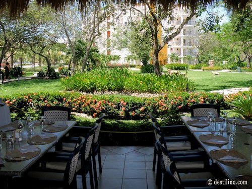 Magnifique vue jardins du restaurant buffet « Bambu » 