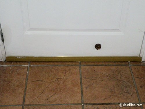 Chambre #1356 Bloc #1, secteur ouest Pour ceux qui ont peur des petites créatures, un rabat sous la porte 