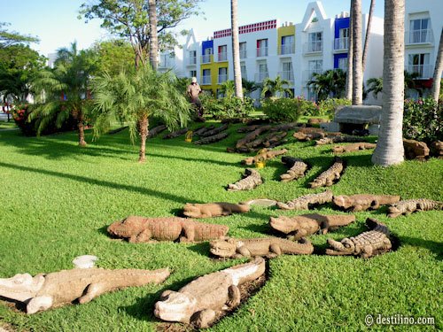 Les nombreuses décorations de style Maya sur le site 