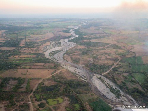 La rivière qui divise le pays (nord au sud) 