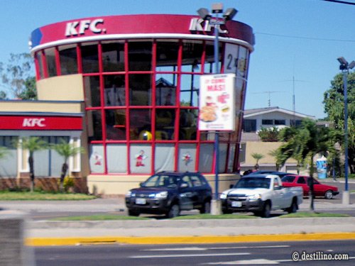 Eh oui, impossible d'y échapper... la malbouffe « made in USA » 