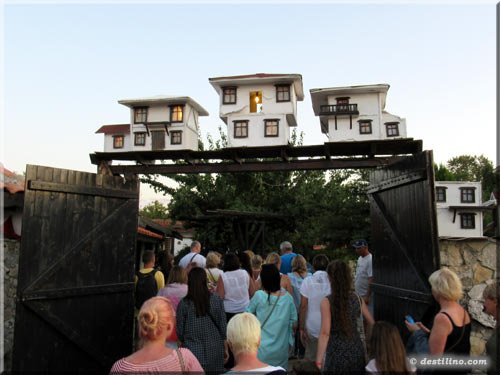 Nous allons au souper de danse traditionnelle au Golden Barrel