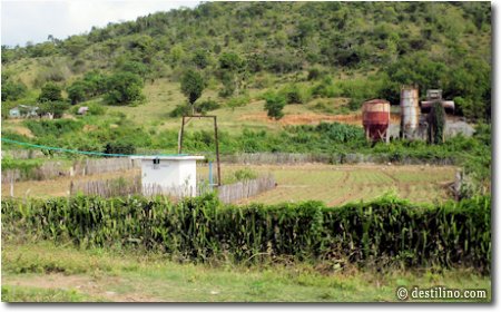 En blanc, le poste de pompier... plutôt minuscule!