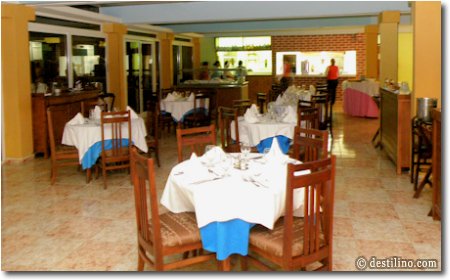 Le restaurant buffet - section intérieure (air climatisé) 