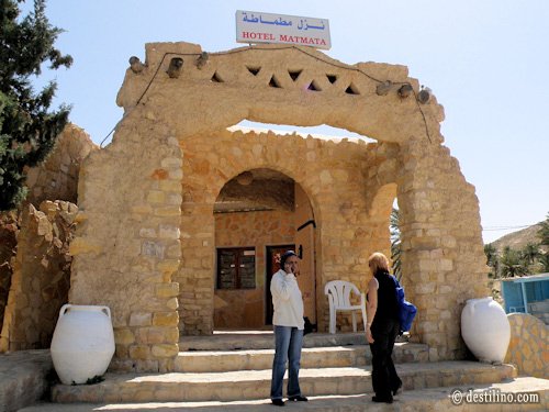 En route vers Matmata. Diner à l'hôtel Matmata