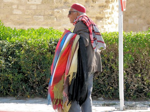 Monastir. Vendeur de foulards