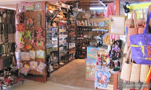 Artisanats (en face de la réception)