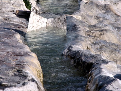 Eau thermale de 36-38 degrés Celsius